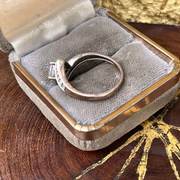 Vintage Cocktail Ring with Cubic Zirconia size 7 3/4 in sterling silver - Picture 9 of 10